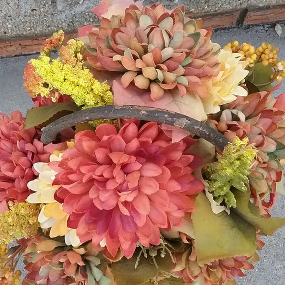 Fall floral basket - Picture 3 of 4